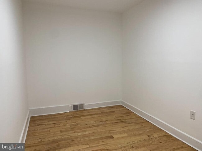 Building Photo - 1936 McClellan St