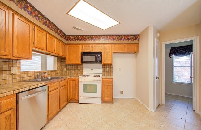Building Photo - 11810 Stone Bridge Dr