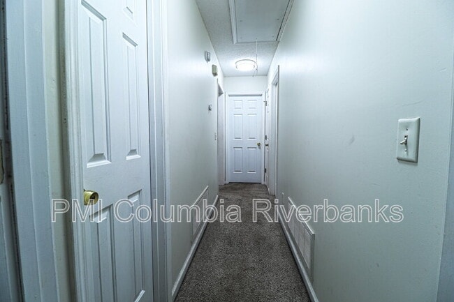 Building Photo - 1220 Parliament Lake Dr