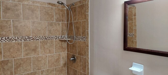 Building Photo - Magic Hollow