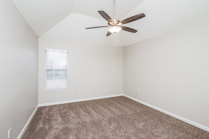 Building Photo - 6284 Manchester Cove