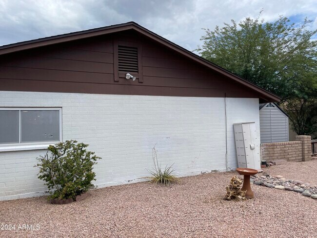 Building Photo - 8473 E Pierce St