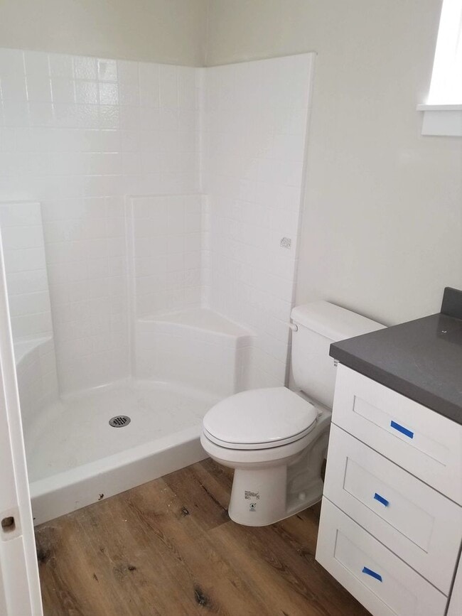 Building Photo - Upstairs Two Bedroom with views!