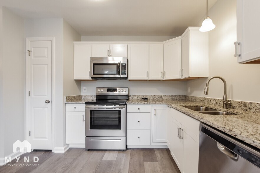 Building Photo - 8008 Beacon Hills Rd