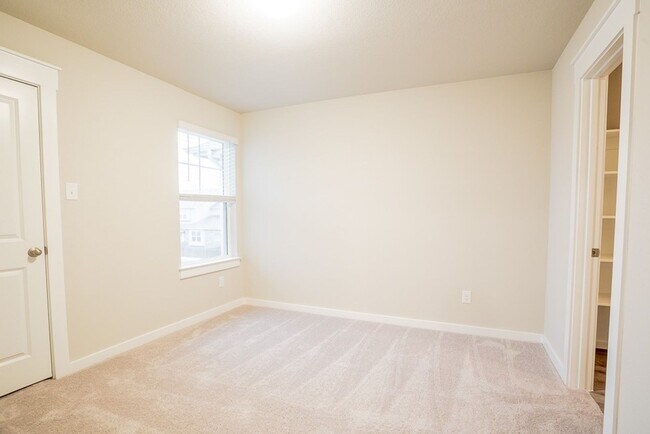 Building Photo - Lock-&-Leave Living in Pflugerville! 3BR T...