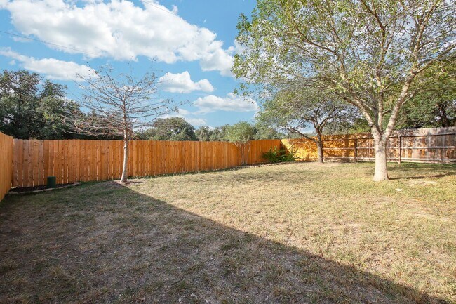 Building Photo - Stunning Open-Concept Home with Modern Amenities and Prime Location