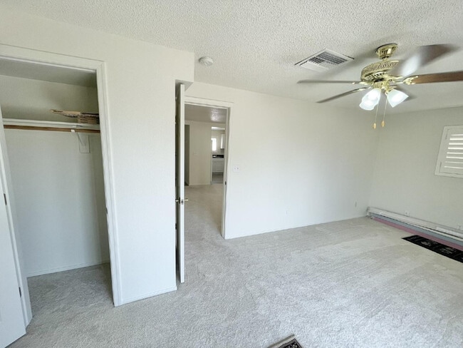 Building Photo - 3860 E Acoma Dr