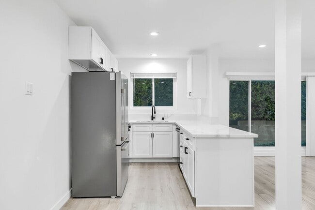 Building Photo - 1138 Cardiff Ave