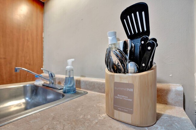 Building Photo - 408 Martin St