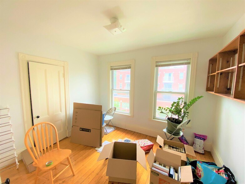 Building Photo - 246 Beacon St