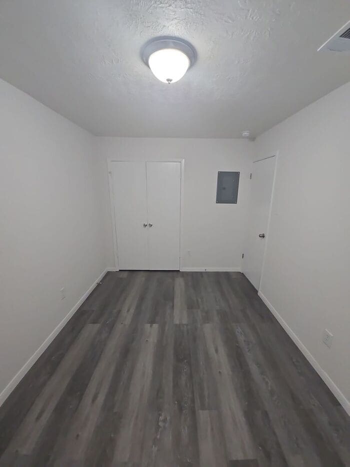 Building Photo - 900 E Leslie Cir