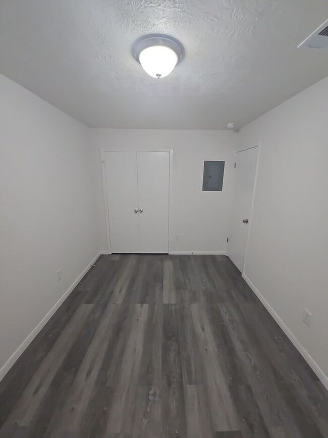 Building Photo - **Newly Renovated 2-Bed Duplex with Privat...