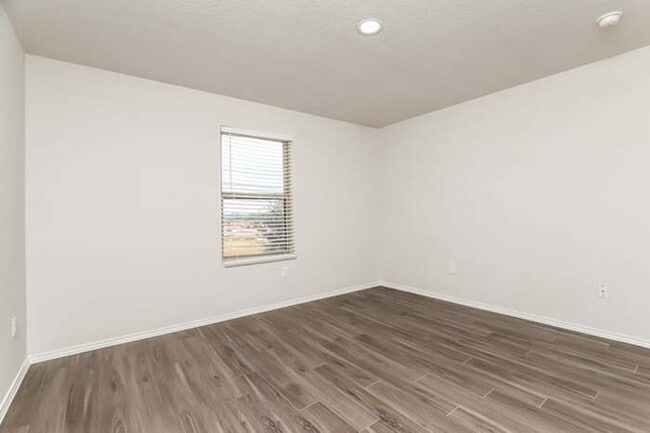 Building Photo - 10706 Hunters Pond