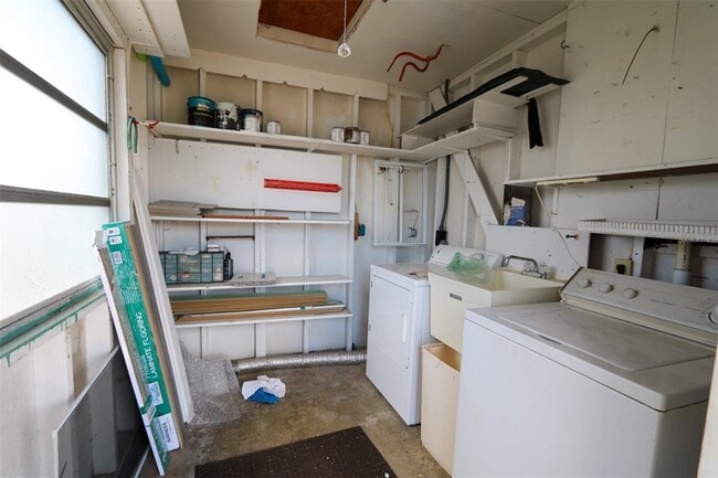 Building Photo - 1204 Harkness Way