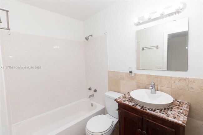 Building Photo - 1227 SW 46th Ave
