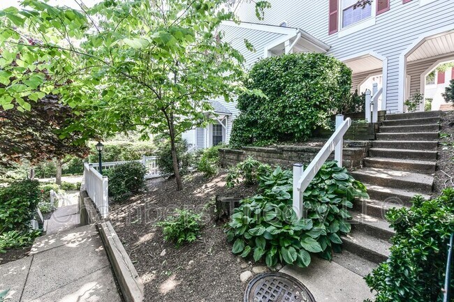 Building Photo - 2911-D S Woodstock St