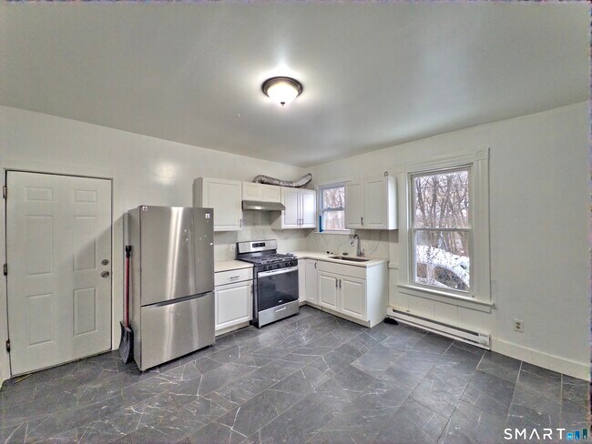 Building Photo - 64 Wood St