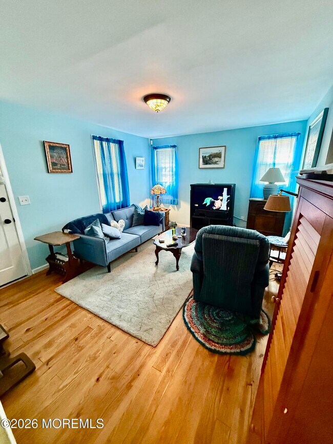 Building Photo - 429 Tappan St