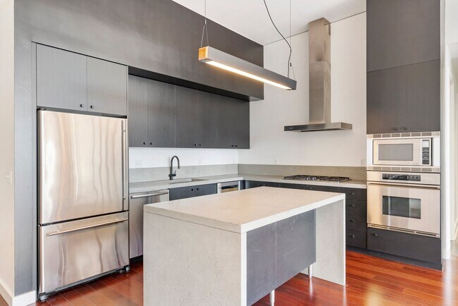 Building Photo - The Civic - 2 bed/2 bath, east facing 16th...
