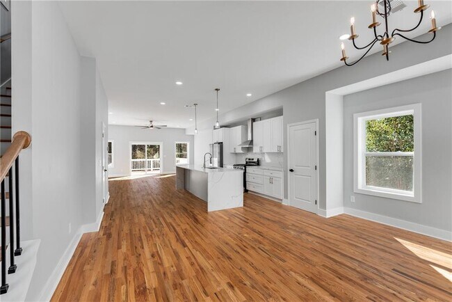 Building Photo - 2150 Essex Ave SW