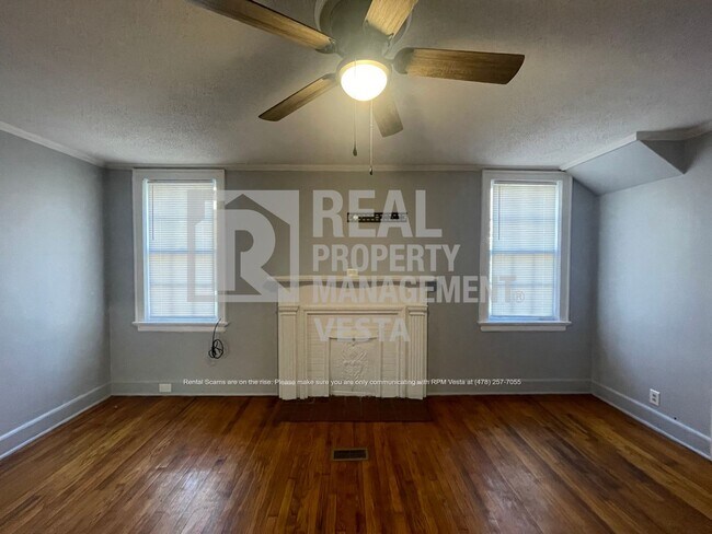 Building Photo - 1256 Winton Ave