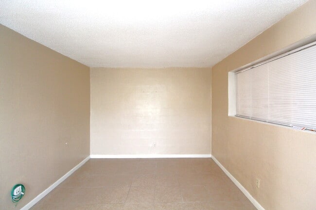 Building Photo - Bayfront Living Minutes from Downtown, NAS...