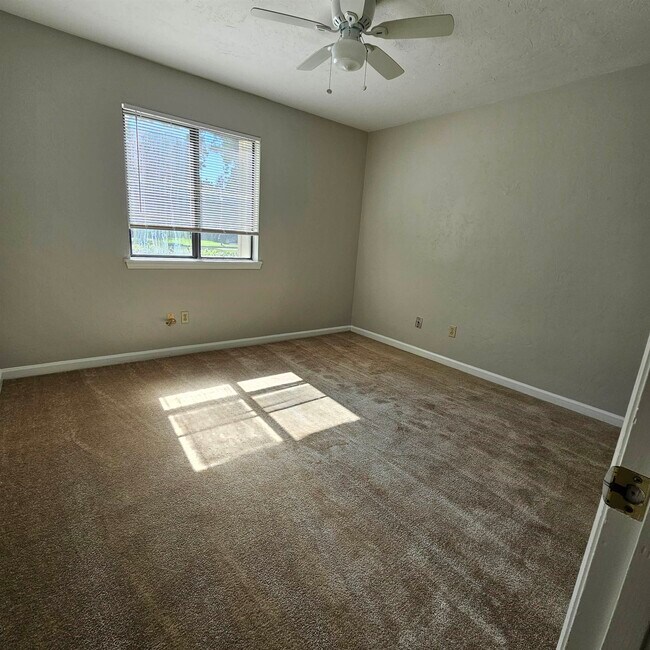 Building Photo - 3687 Donovan Dr