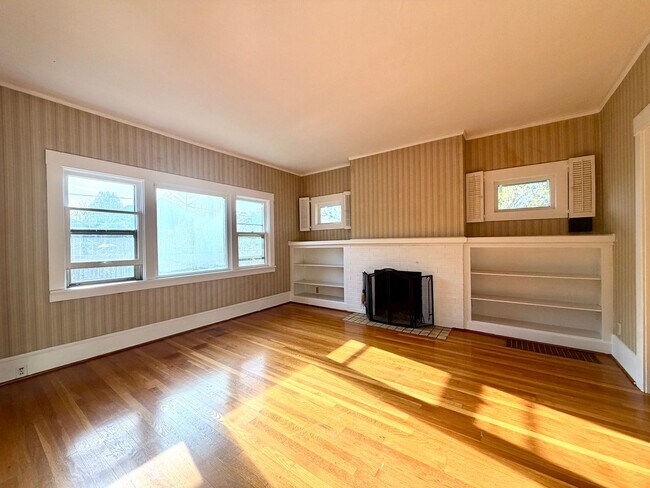 Building Photo - 0130-01