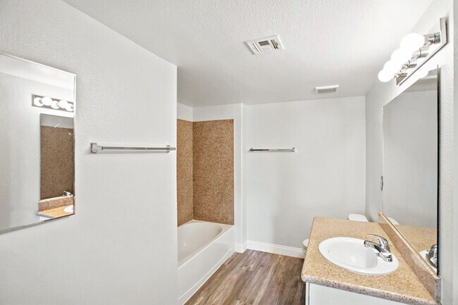 Building Photo - 3 Bed, 2 Bath -Gated- South West Las Vegas