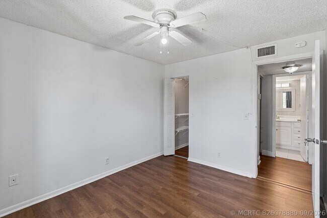 Building Photo - 3700 N Pine Island Rd
