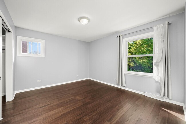 Building Photo - 318 Brittain