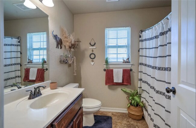 Building Photo - Prime Location! 3 bed/ 2 bath! Coming Soon!
