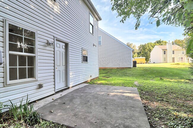 Building Photo - 1215 McAllister Dr