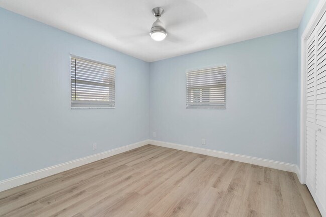 Building Photo - 902 SW 17th St