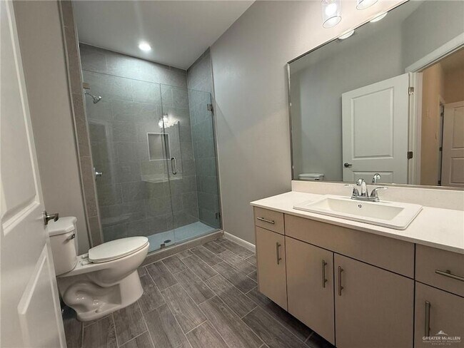 Building Photo - 808 Dove Ave