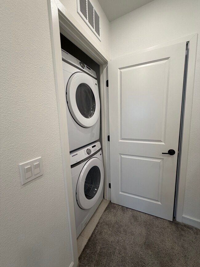 Building Photo - 2115 Senita Dr