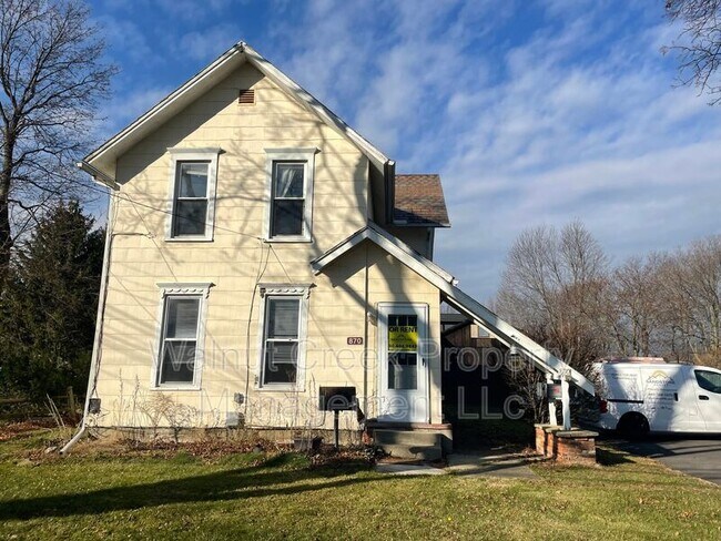 Primary Photo - 870 S Main St