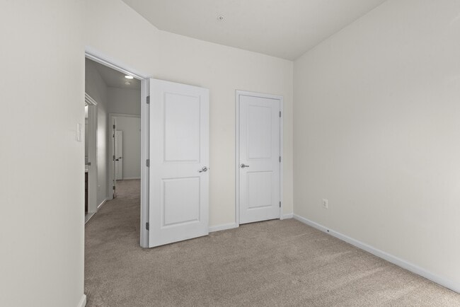 Building Photo - 712 White Walnut Ln