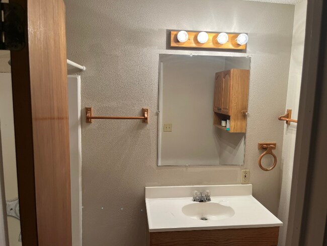 Building Photo - 821 Nancy Ln