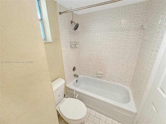 Building Photo - 410 NW 68th Ave