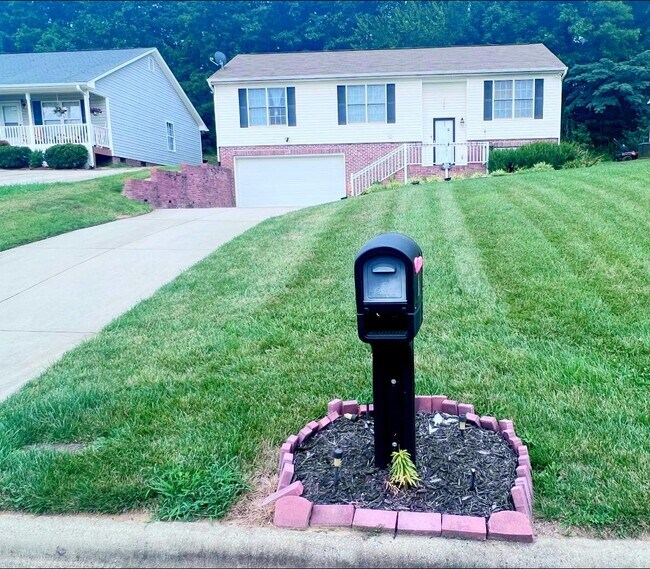 Primary Photo - 601 Rolling Green