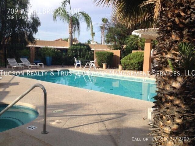 Building Photo - 709 W Millbrook Ln