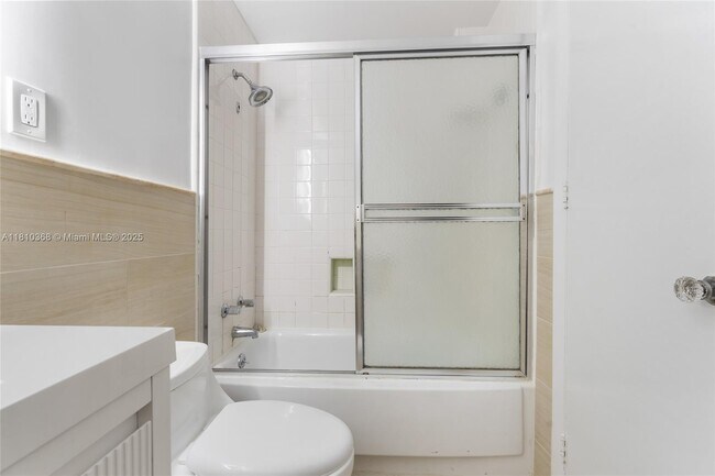 Building Photo - 5055 Collins Ave
