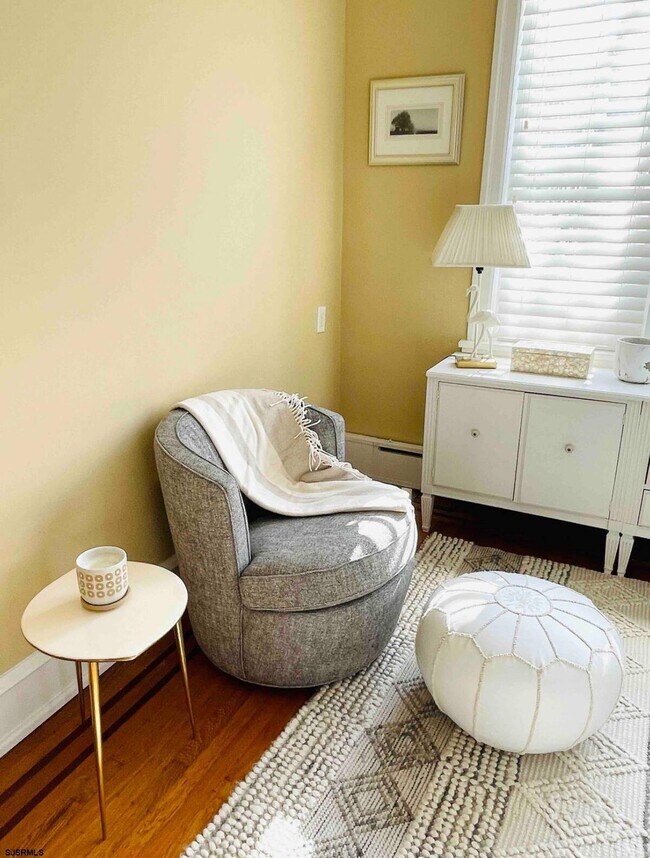 Building Photo - 1 S Bartram Ave