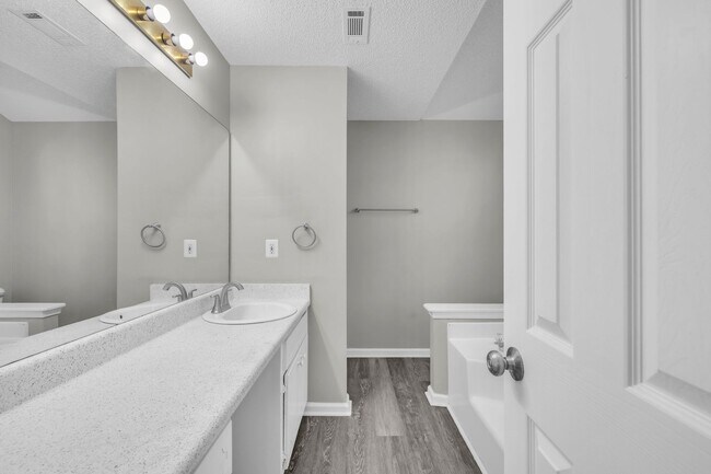 Building Photo - Welcome to your beautifully refreshed home in Hampton, where comfort, style, and convenience come...