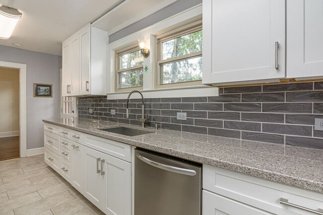 Building Photo - Charming Three-Bedroom Home East of Asheville