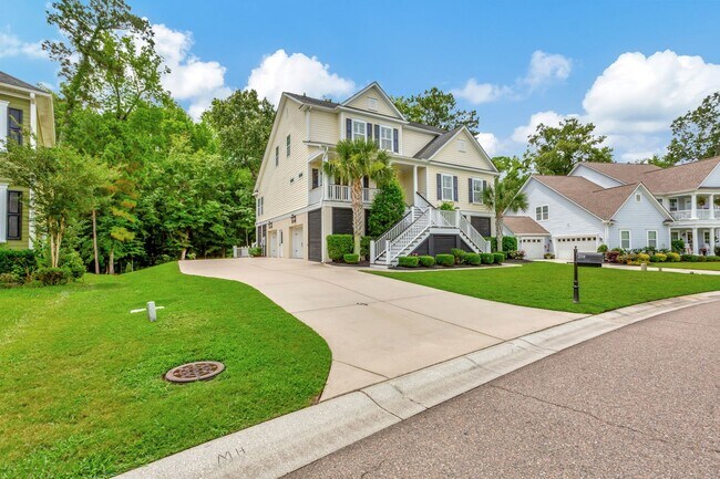 Building Photo - Elevated Home in The Club at Legends Oaks Plantation