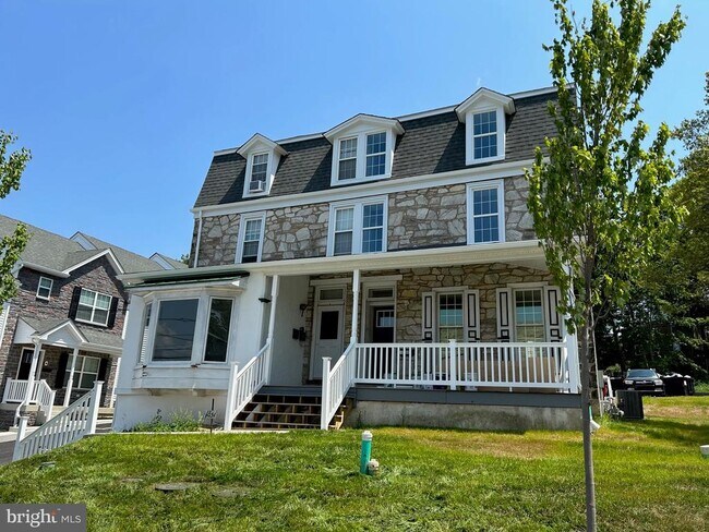 Building Photo - 1051 Easton Rd