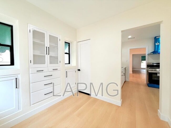 Building Photo - 6130 Whitsett Ave