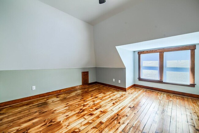 Building Photo - Short North / Victorian Village Stunning Single Family House!